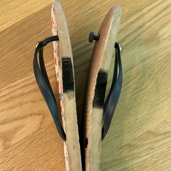 Tory Burch Lucky Charm flip flops Size 9/10 - Picture 4 of 6